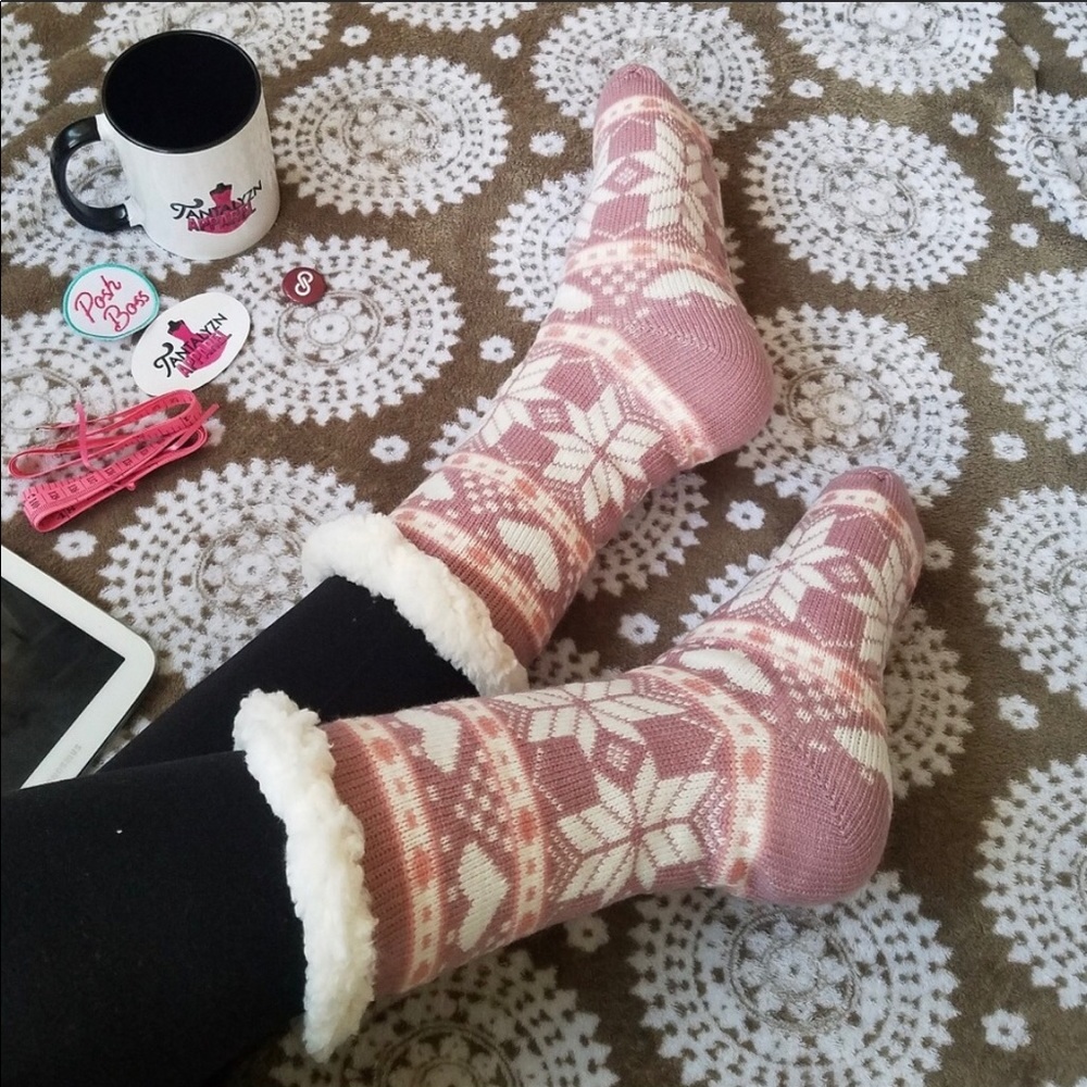 👣👣👣🎉HP🎉 Sherpa Slipper Socks